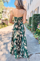 Lia pleated dress in green