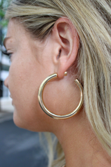 Evangeline Tube Hoop Earring in Gold