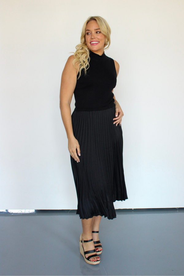 Early Riser Midi Dress In Black