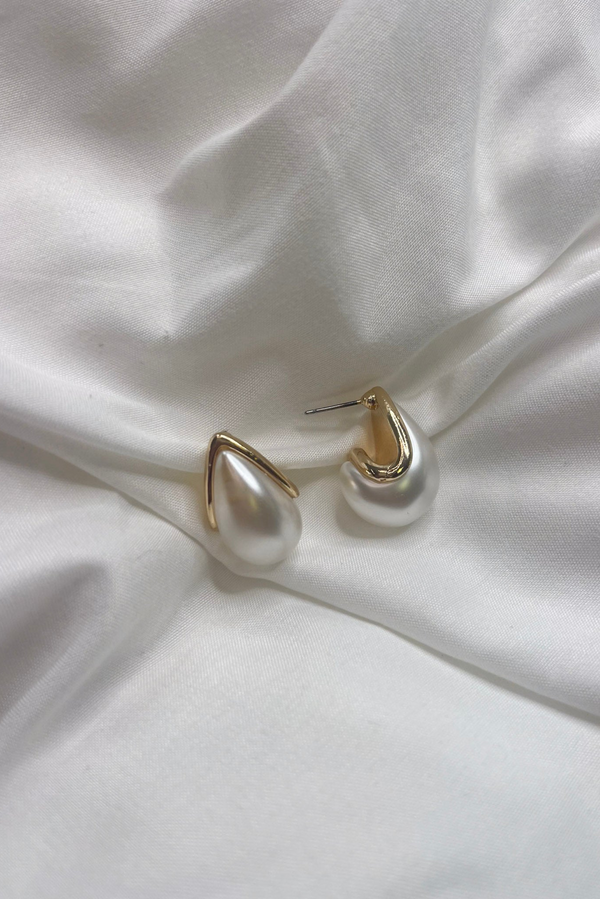 Pearl Glow Earring